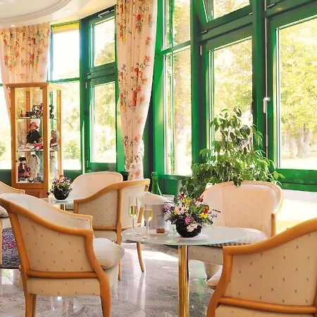 Parkhotel An Der Therme 4* באד קרוצינגן