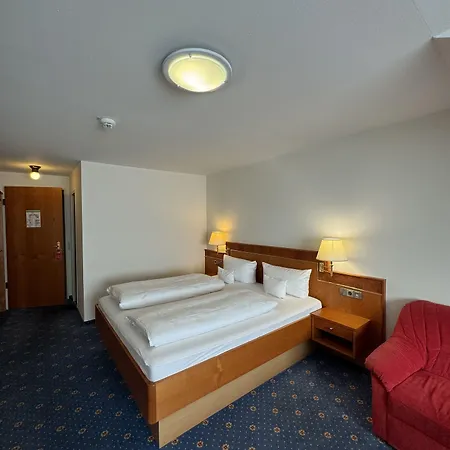 מלון Parkhotel An Der Therme 4*